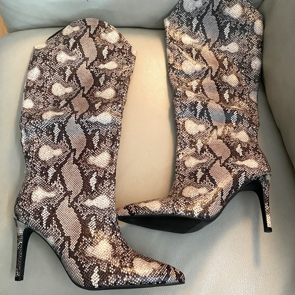 NIB Chinese Laundry knee high boots